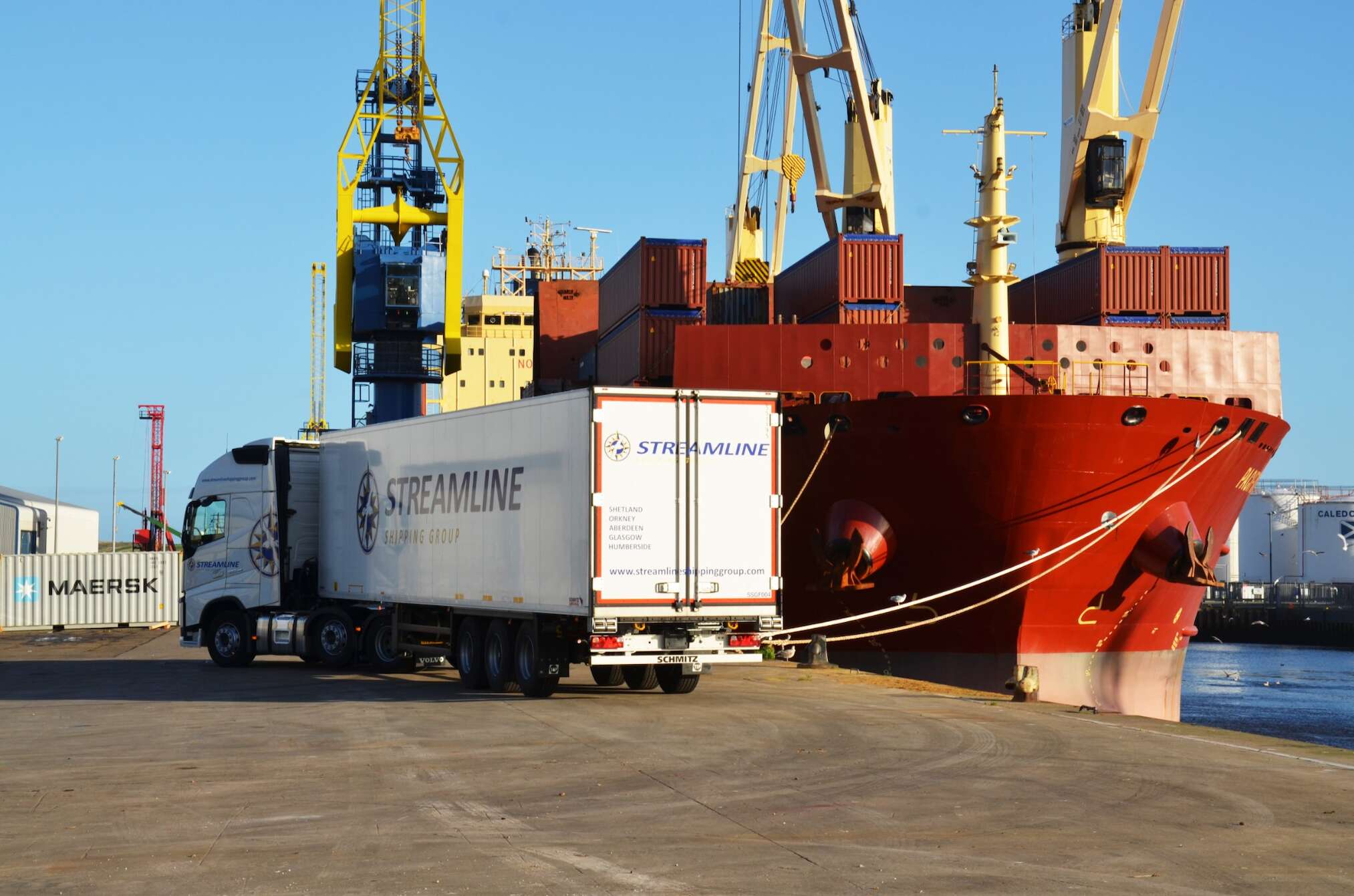 Container ship leaving a UK port representing sea freight services in the UK and global shipping routes