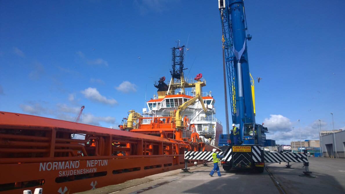 Streamline sea freight services in the UK and global shipping routes.